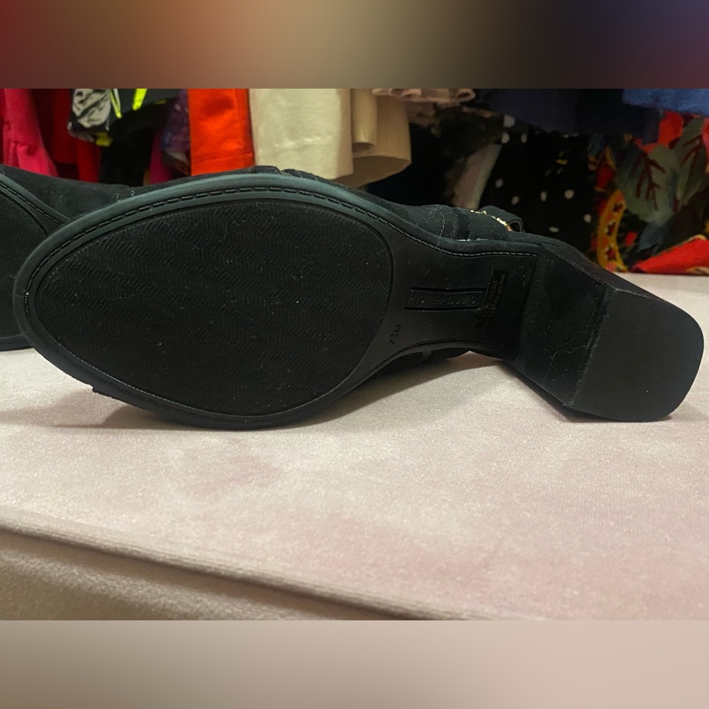 Black Tommy Hilfiger pumps. Never used. - Picture 4 of 4